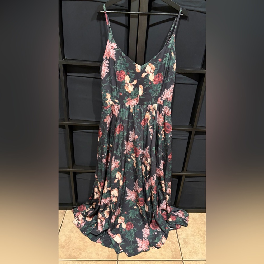 Pinup Couture PUG Amalie Dress In Dark Bella Roses Size 2XL NWT *flaw* - Picture 2 of 10